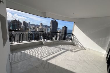 Apartamento &agrave; venda - 185m&sup2; - Meia Praia