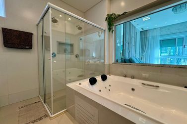 Apartamento &agrave; venda - 240m&sup2; - Meia Praia