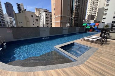 Apartamento &agrave; venda - 206m&sup2; - Meia Praia