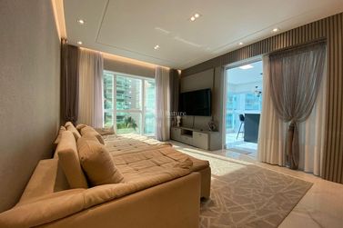 Apartamento &agrave; venda - 182m&sup2; - Meia Praia