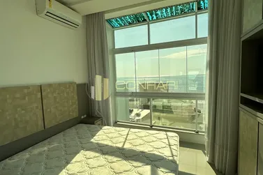 Apartamento &agrave; venda - 131m&sup2; - Meia Praia