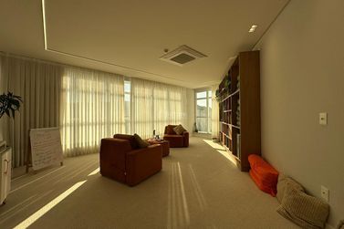 Sala Comercial &agrave; venda - 56m&sup2; - Meia Praia