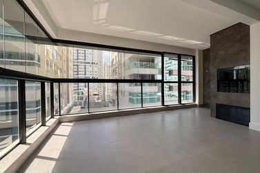 Apartamento &agrave; venda - 177m&sup2; - Meia Praia