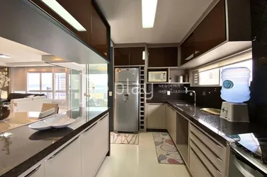 Apartamento &agrave; venda - 145m&sup2; - Meia Praia