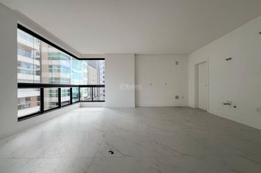 Apartamento &agrave; venda - 129m&sup2; - Meia Praia