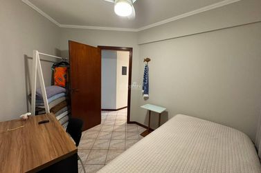 Apartamento &agrave; venda - 137m&sup2; - Meia Praia