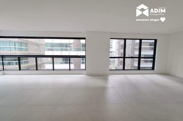 Apartamento para alugar - 132m&sup2; - Meia Praia
