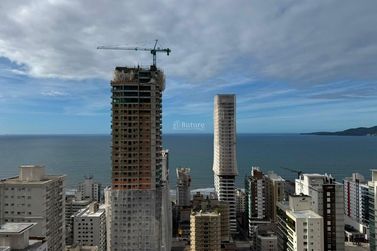 Apartamento &agrave; venda - 160m&sup2; - Meia Praia