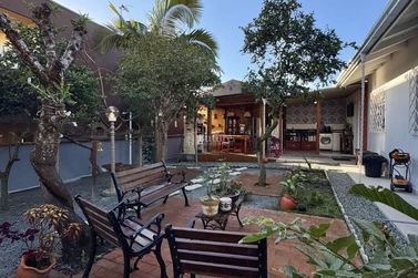 Casa &agrave; venda - 300m&sup2; - Cedro