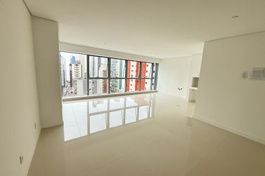 Apartamento &agrave; venda - 165m&sup2; - Centro