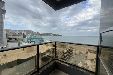 Apartamento &agrave; venda - 130m&sup2; - Meia Praia