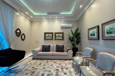 Apartamento &agrave; venda - 180m&sup2; - Meia Praia