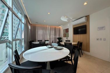Apartamento &agrave; venda - 143m&sup2; - Centro