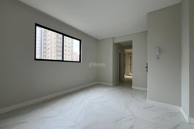 Apartamento &agrave; venda - 125m&sup2; - Meia Praia