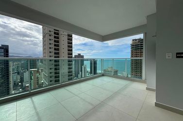 Apartamento &agrave; venda - 160m&sup2; - Meia Praia