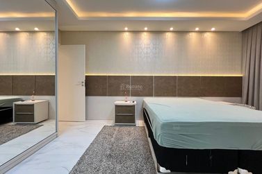 Apartamento &agrave; venda - 142m&sup2; - Meia Praia