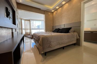 Apartamento &agrave; venda - 178m&sup2; - Meia Praia