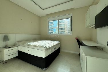 Apartamento &agrave; venda - 180m&sup2; - Meia Praia