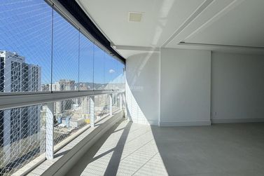 Apartamento &agrave; venda - 129m&sup2; - Meia Praia