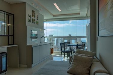 Apartamento &agrave; venda - 148m&sup2; - Meia Praia