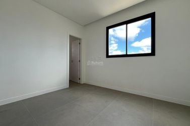 Apartamento &agrave; venda - 137m&sup2; - Meia Praia