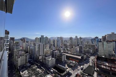 Apartamento &agrave; venda - 153m&sup2; - Meia Praia