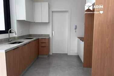 Apartamento para alugar - 125m&sup2; - Meia Praia