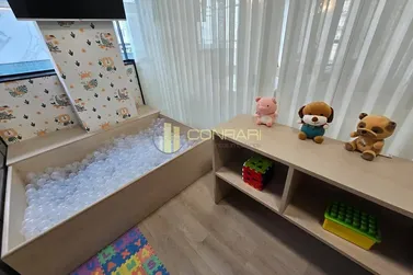 Apartamento &agrave; venda - 105m&sup2; - Meia Praia