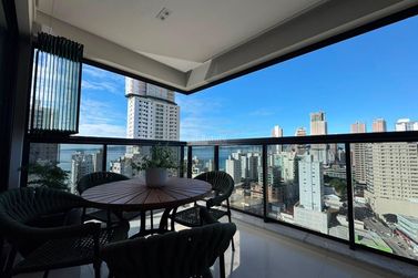 Apartamento &agrave; venda - 93m&sup2; - Centro