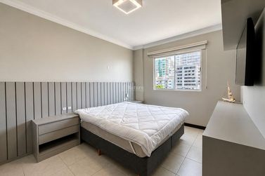 Apartamento &agrave; venda - 170m&sup2; - Meia Praia