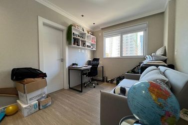 Apartamento &agrave; venda - 196m&sup2; - Meia Praia