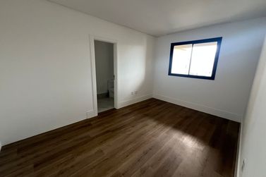 Apartamento &agrave; venda - 185m&sup2; - Meia Praia