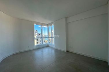 Apartamento &agrave; venda - 129m&sup2; - Meia Praia