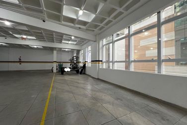 Apartamento &agrave; venda - 260m&sup2; - Meia Praia