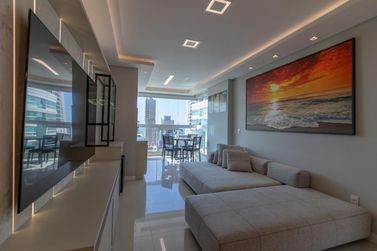 Apartamento &agrave; venda - 148m&sup2; - Meia Praia