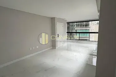Apartamento &agrave; venda - 101m&sup2; - Meia Praia