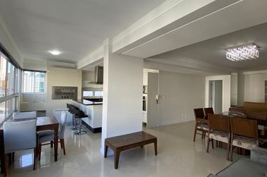 Apartamento para alugar - 130m&sup2; - Centro