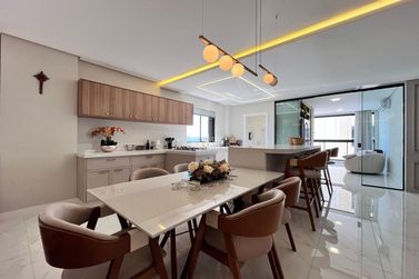 Apartamento &agrave; venda - 185m&sup2; - Meia Praia