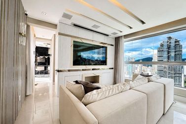 Apartamento &agrave; venda - 220m&sup2; - Centro