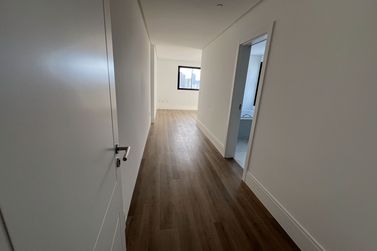Apartamento &agrave; venda - 185m&sup2; - Meia Praia