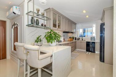 Apartamento &agrave; venda - 180m&sup2; - Centro