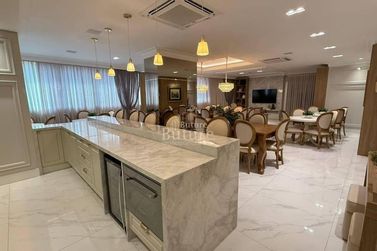 Apartamento &agrave; venda - 140m&sup2; - Meia Praia