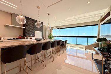 Apartamento &agrave; venda - 187m&sup2; - Meia Praia