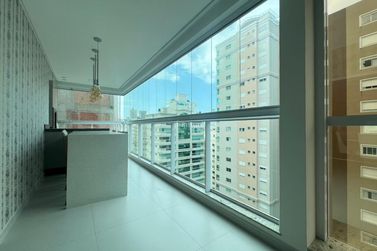 Apartamento &agrave; venda - 141m&sup2; - Meia Praia