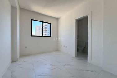 Apartamento &agrave; venda - 129m&sup2; - Meia Praia