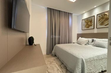 Apartamento &agrave; venda - 130m&sup2; - Meia Praia
