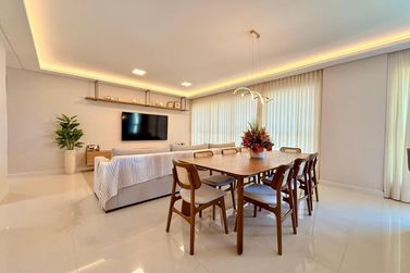 Apartamento &agrave; venda - 180m&sup2; - Meia Praia