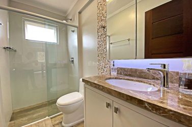 Casa &agrave; venda - 200m&sup2; - Canto da Praia