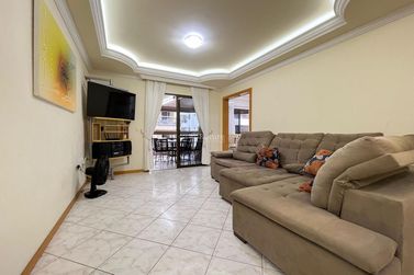 Apartamento &agrave; venda - 146m&sup2; - Meia Praia