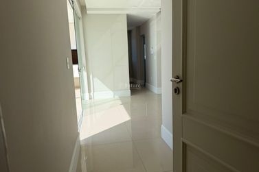 Apartamento &agrave; venda - 162m&sup2; - Meia Praia